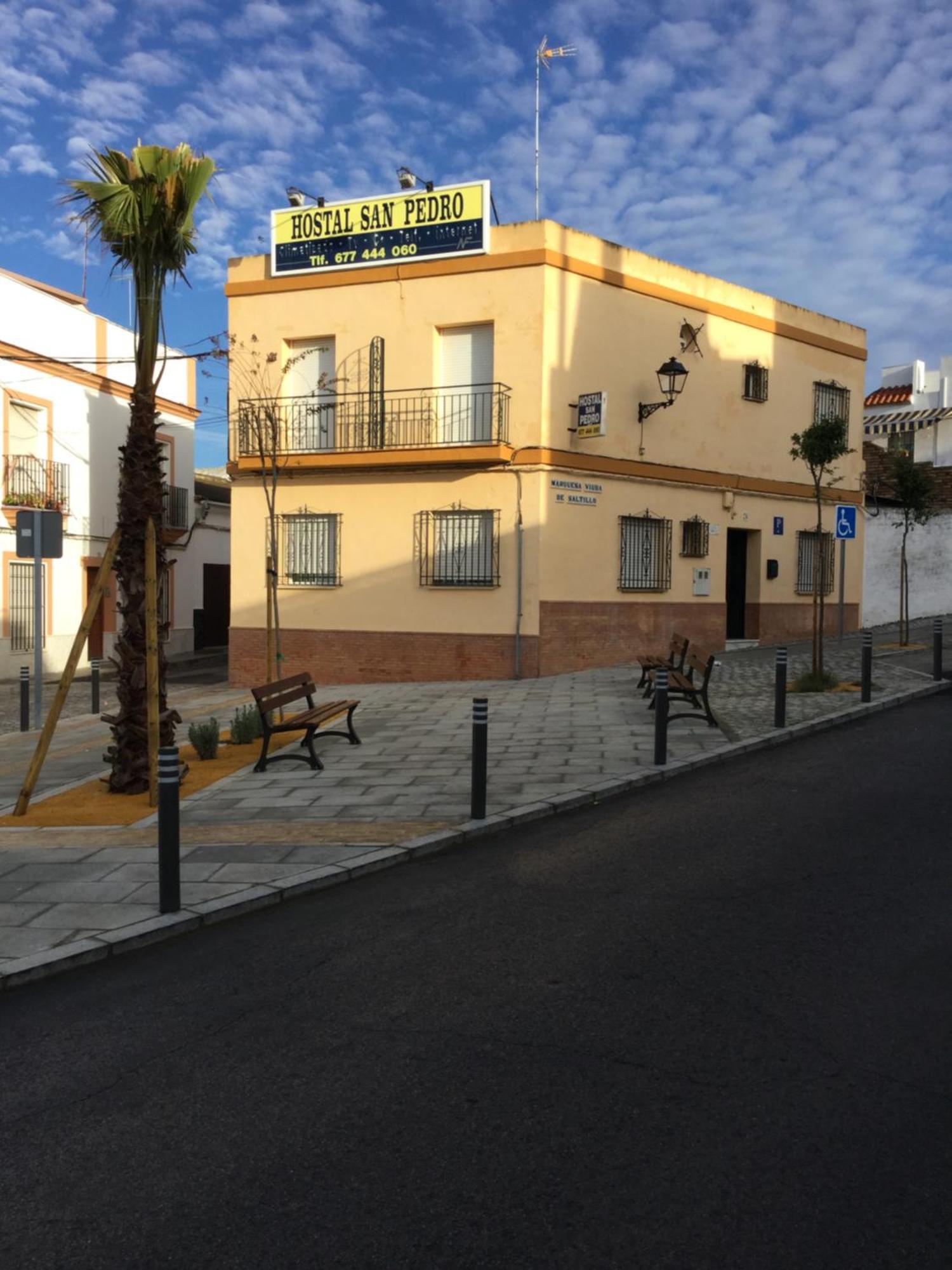 Hostal San Pedro Sanlúcar la Mayor Exterior foto